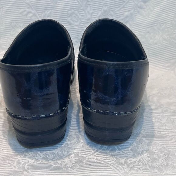 Sanita Clogs Mules Size 8 (39) Blue Black Animal Print Shiny Slip Resistant - Picture 4 of 6